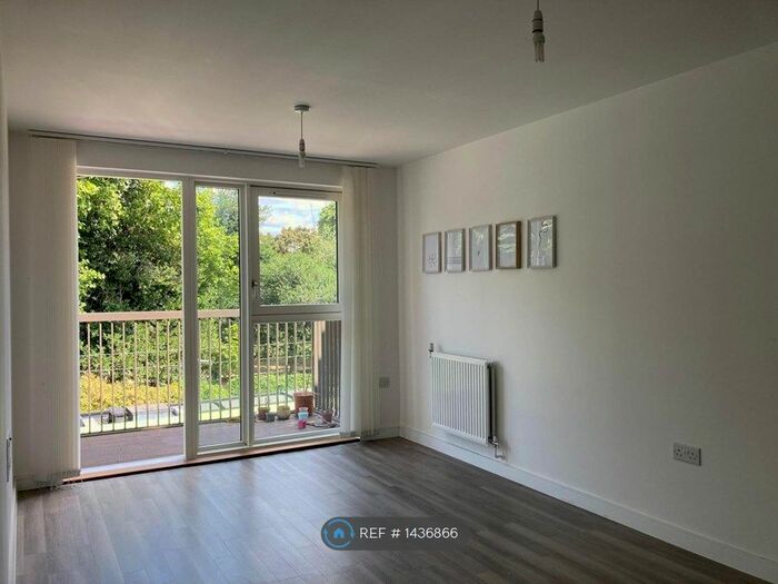 2 Bedroom Flat To Rent In Heritage Court, Croydon, CR0