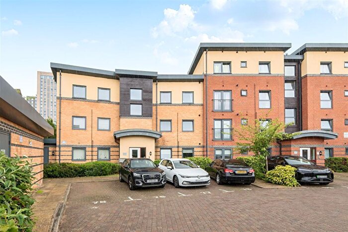 2 Bedroom Flat For Sale In Fountain Court, Raven Close, Watford, WD18