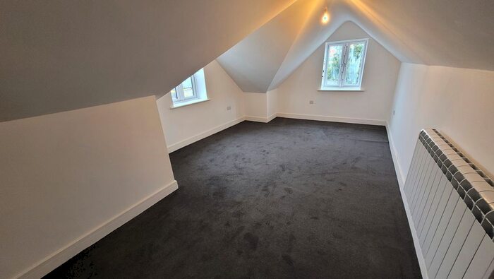 2 Bedroom Flat To Rent In Cricket Road, Oxford, OX4