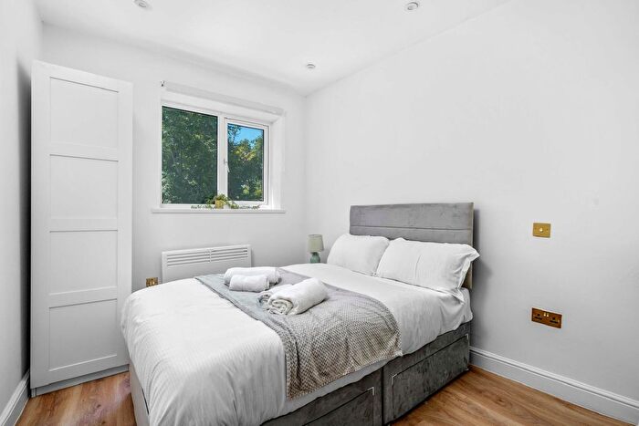 Studio To Rent In Tolcarne Drive, Pinner, HA5