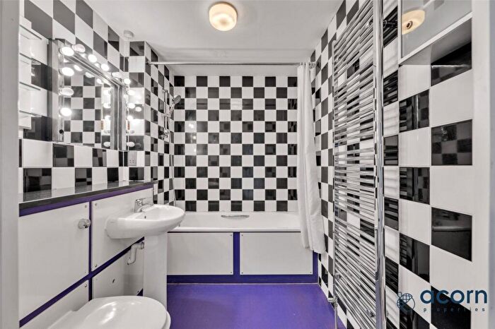 1 Bedroom Apartment For Sale In Airco Close, London, NW9