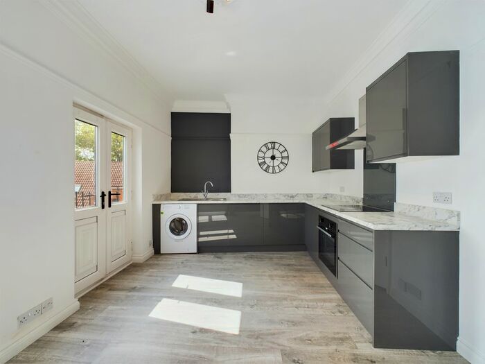 1 Bedroom Flat To Rent In Church Street, Sutton, HU7