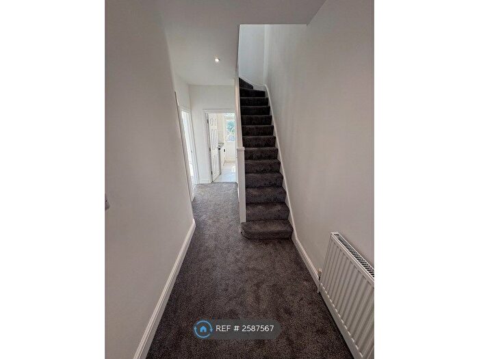 5 Bedroom Terraced House To Rent In Wakemans Hill Avenue, London, NW9