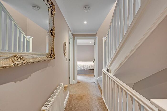 1 Bedroom Flat For Sale In Colne Road, Twickenham, TW2