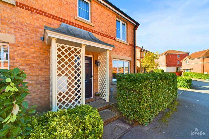 3 Bedroom Semi-Detached House For Sale In Clipson Crest, Barton-Upon-Humber, North Lincolnshire, DN18