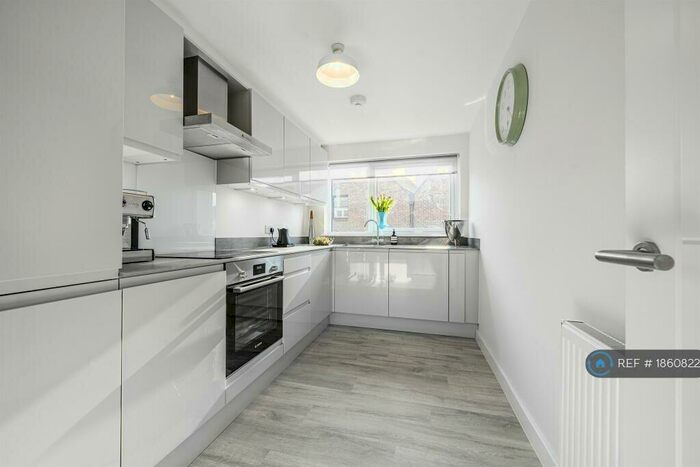 2 Bedroom Flat To Rent In Alder Lodge, London, N9