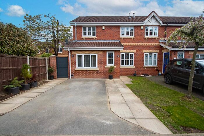 3 Bedroom End Of Terrace House For Sale In Shuttle Close, Rossington, Doncaster, DN11