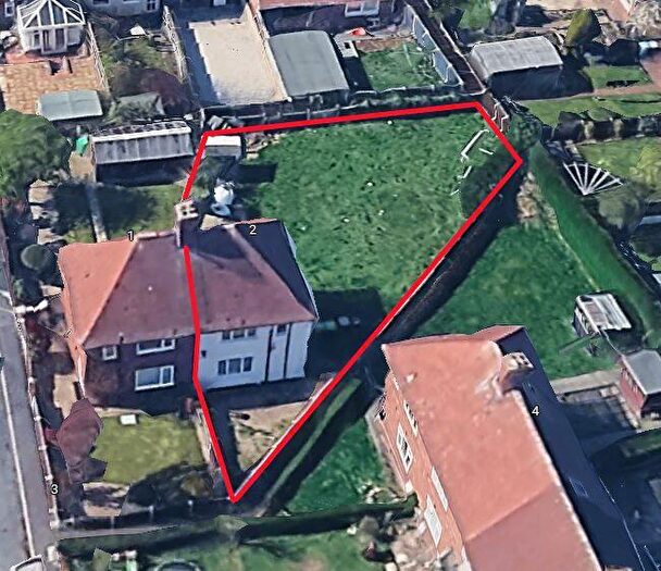 3 Bedroom Semi-Detached House For Sale In Alnwick Close, Nottingham, NG6