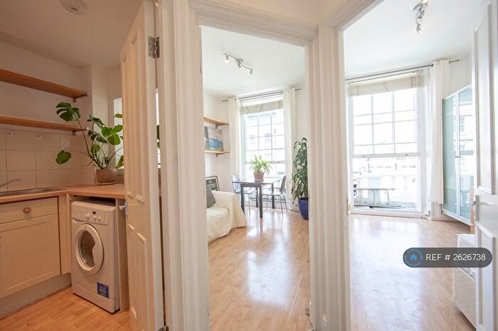 2 Bedroom Flat To Rent In Gloucester Avenue, London, NW1