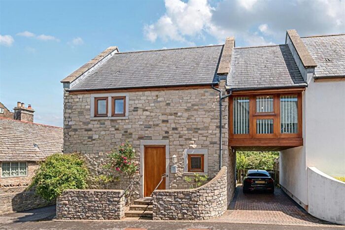 3 Bedroom House For Sale In Newton Grange Close, BH19