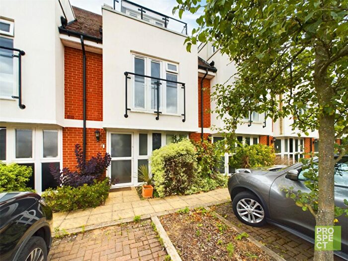 3 Bedroom Town House To Rent In Horsley Road, Maidenhead, Berkshire, SL6