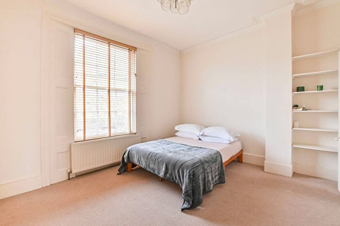 2 Bedroom Flat To Rent In Pembridge Villas, Notting Hill, London, W11