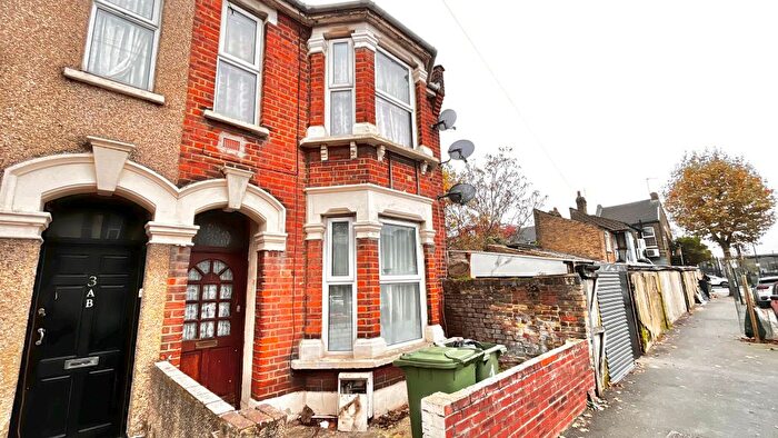 2 Bedroom Flat To Rent In Harcourt Avenue, London, E12