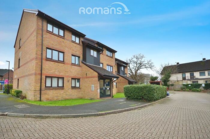 2 Bedroom Apartment To Rent In Littlebrook Avenue, Slough, SL2