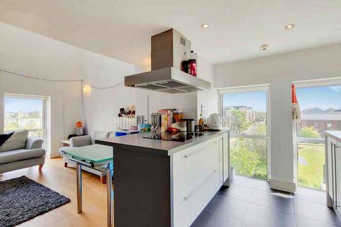 3 Bedroom Flat To Rent In Cadogan Road, Woolwich, London, SE18