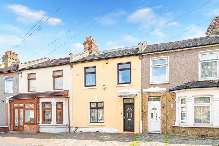 4 Bedroom House For Sale In Eynsford Road, Seven Kings, IG3