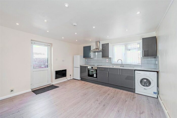 2 Bedroom Flat To Rent In Palace Gates Road, London, N22
