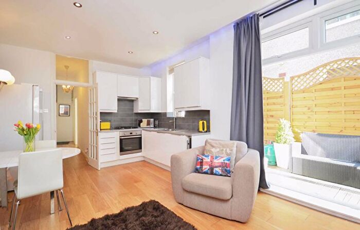 2 Bedroom Flat To Rent In Hazelbourne Road, London, SW12