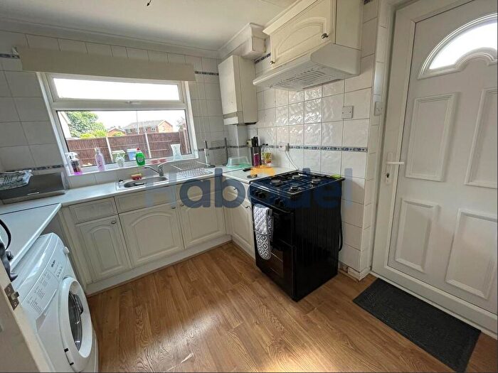 3 Bedroom Semi-Detached House To Rent In Hereford Close, Kilton, Worksop, S81