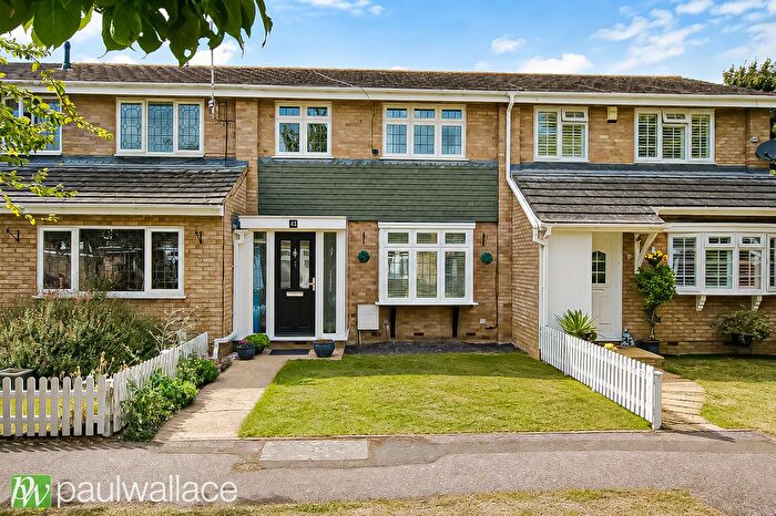 3 Bedroom Terraced House For Sale In Hailey Avenue, Hoddesdon, EN11