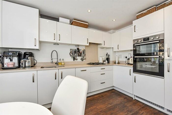 3 Bedroom Town House For Sale In Whitebeam Close, Andover, SP11