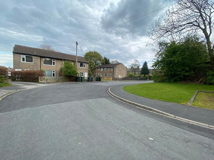 2 Bedroom Flat To Rent In Pasture Walk, Clayton, Bradford, Bradford, BD14