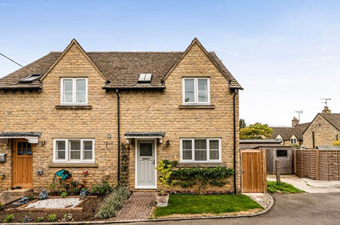 3 Bedroom Semi-Detached House For Sale In Chestnut View, Alvescot, Bampton, OX18