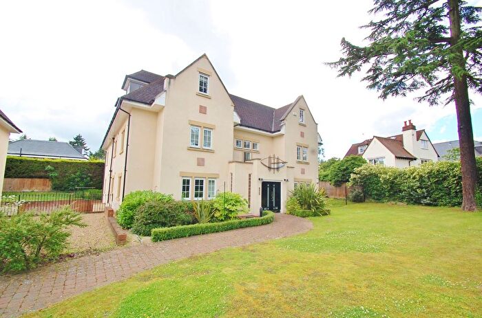 2 Bedroom Flat For Sale In Packhorse Road, Gerrards Cross, Buckinghamshire, SL9