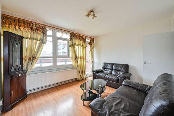 2 Bedroom Flat To Rent In Lympstone Gardens, Peckham, London, SE15