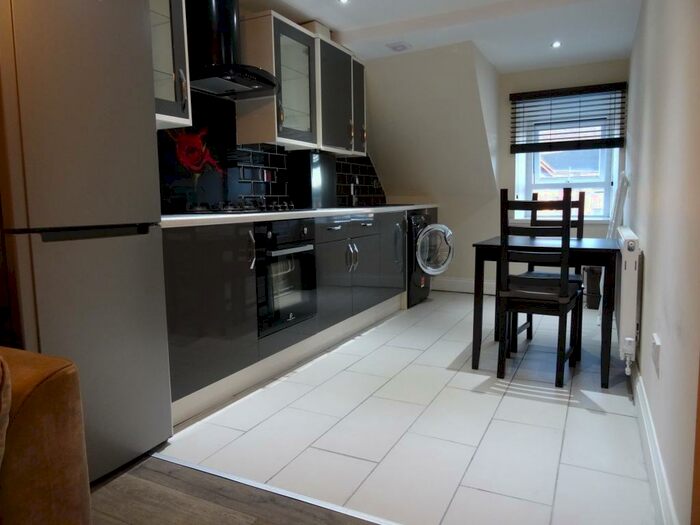 1 Bedroom Apartment To Rent In Tudor Street, Cardiff, CF11