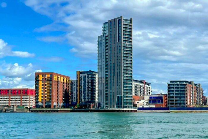 2 Bedroom Flat For Sale In Azera, Capstan Road, Southampton, Hampshire, SO19