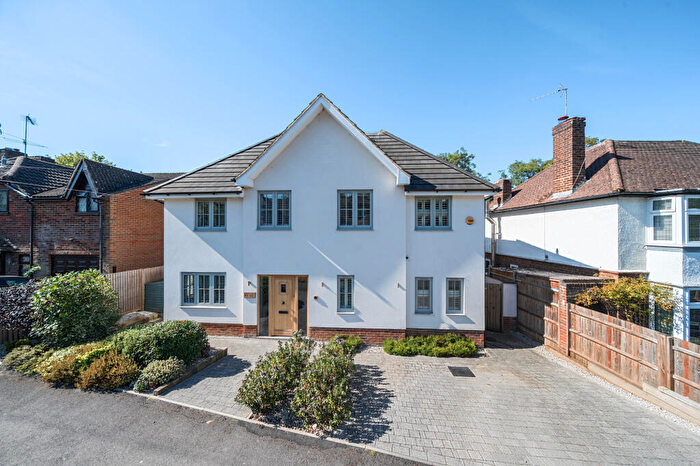5 Bedroom Detached House For Sale In Meadow Walk, Harpenden, AL5