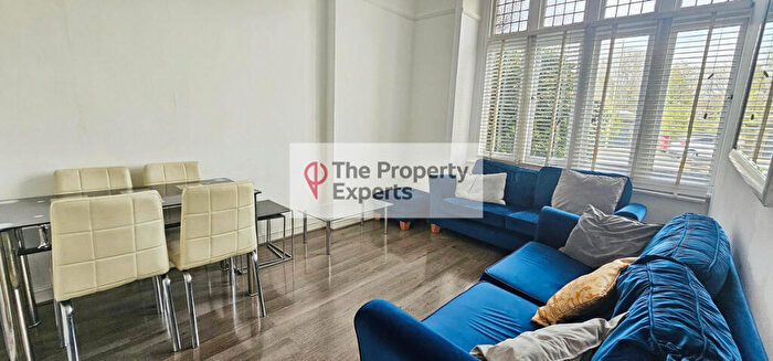 2 Bedroom Apartment To Rent In Grove Park Road, London, SE9