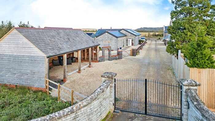 3 Bedroom Semi-Detached House For Sale In Watts Quarry Lane, Somerton, TA11