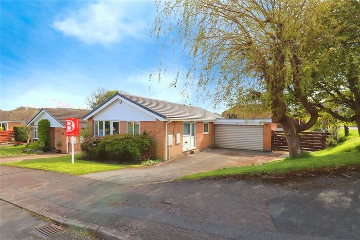 3 Bedroom Bungalow For Sale In Coniston Road, Dronfield, Derbyshire, S18