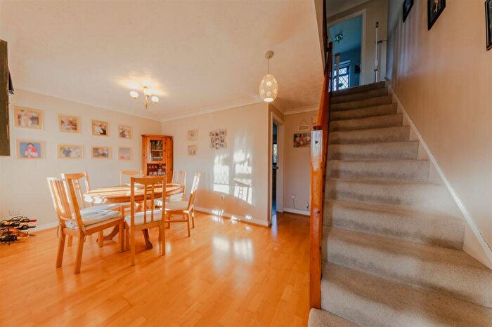 4 Bedroom Detached House For Sale In Spoonley Wood, Bancroft Park, Milton Keynes, MK13