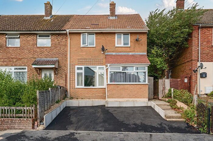 2 Bedroom End Of Terrace House For Sale In Oaksey Road, Swindon, Wiltshire, SN2