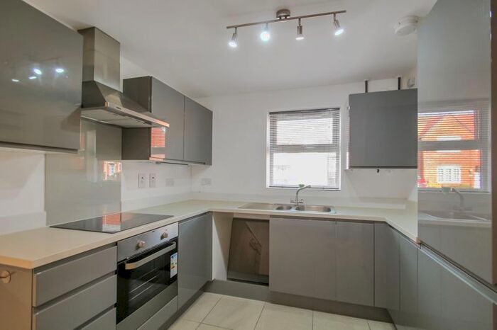 4 Bedroom Semi-Detached House To Rent In Elborow Way, Cawston, Rugby, CV22