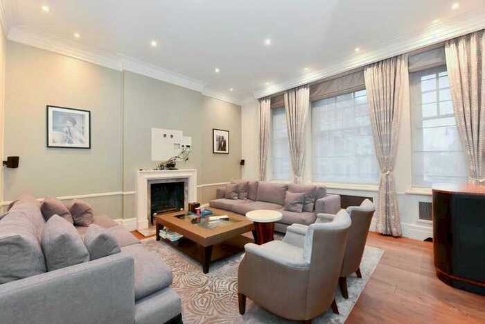 2 Bedroom Flat To Rent In South Street, Mayfair, London, W1K