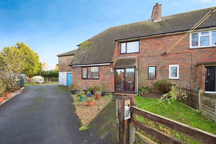 4 Bedroom Semi Detached House For Sale In Beckets Close, Hastingleigh, Ashford, TN25