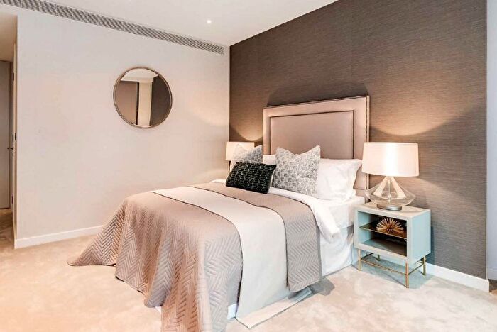 2 Bedroom Flat To Rent In Carnation Way, London, SW8