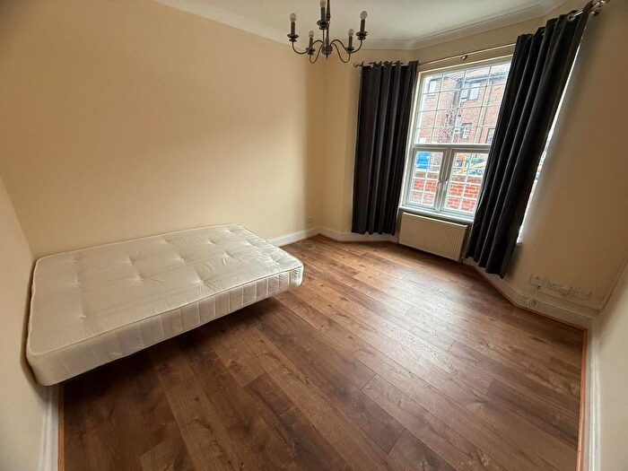 Studio To Rent In Spencer Road, London, W3