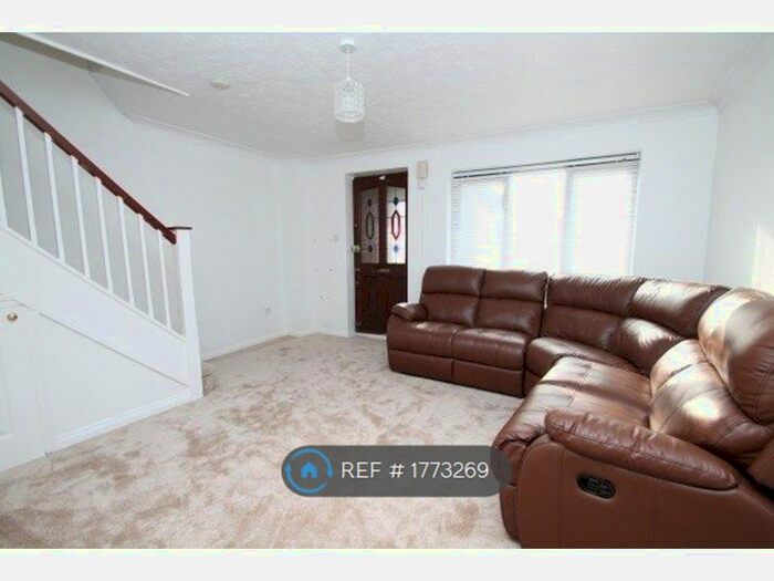 3 Bedroom Semi-Detached House To Rent In Lomond Gardens, South Croydon, CR2