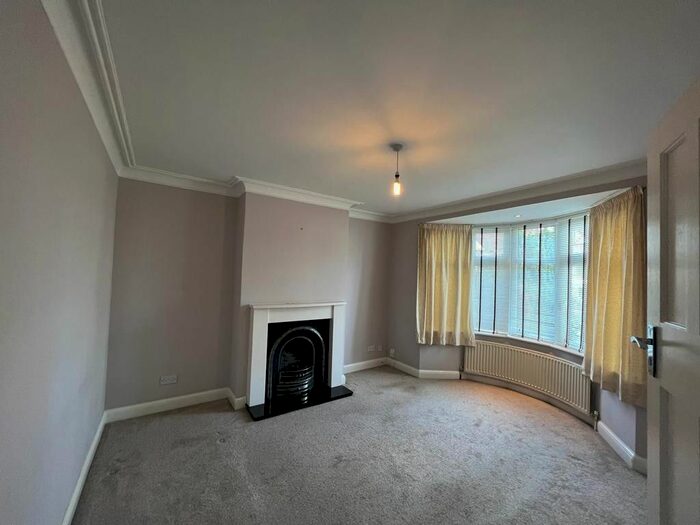 3 Bedroom Semi-Detached House To Rent In Beechwood Avenue, Harrow, Greater London, HA2