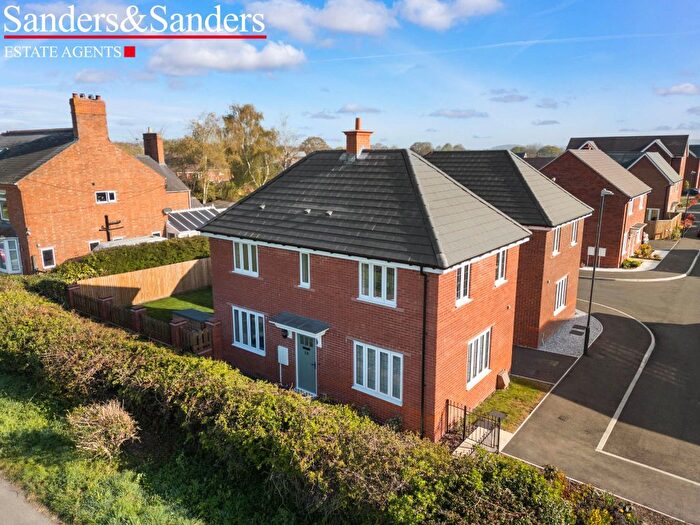 3 Bedroom Detached House For Sale In Norris Close, Alcester, B49