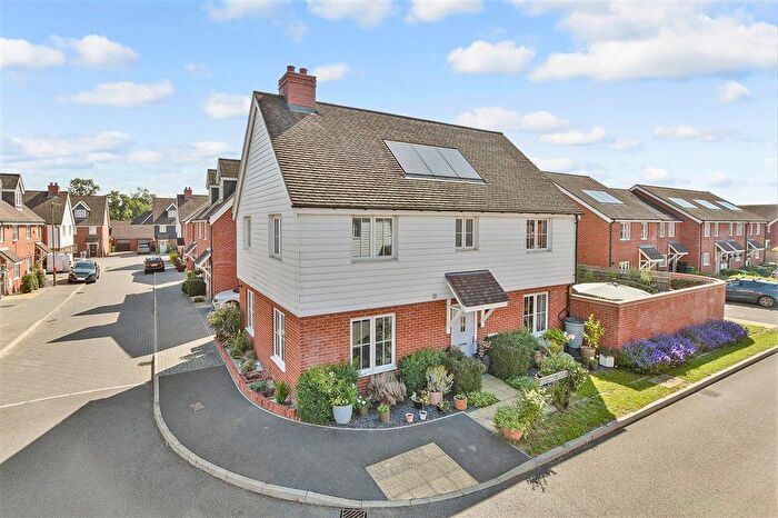 4 Bedroom Detached House For Sale In Maynard Drive, Horley, Surrey, RH6
