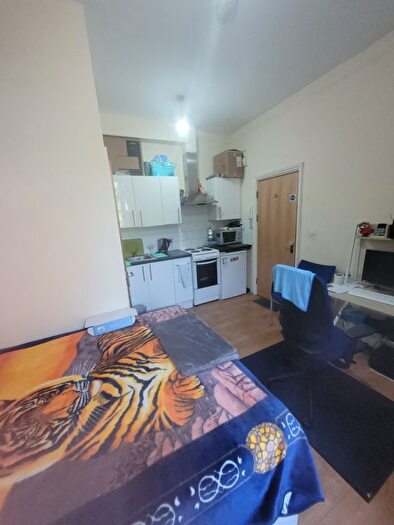 Studio To Rent In Shepherds Bush Road, London, W6