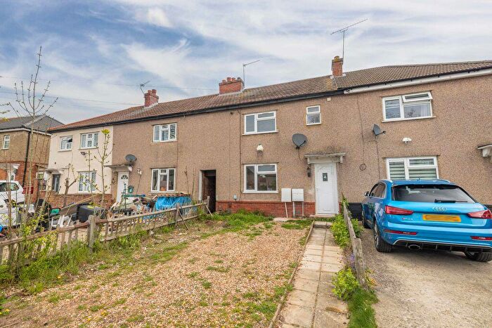 3 Bedroom Terraced House For Sale In Northern Road, Slough, SL2