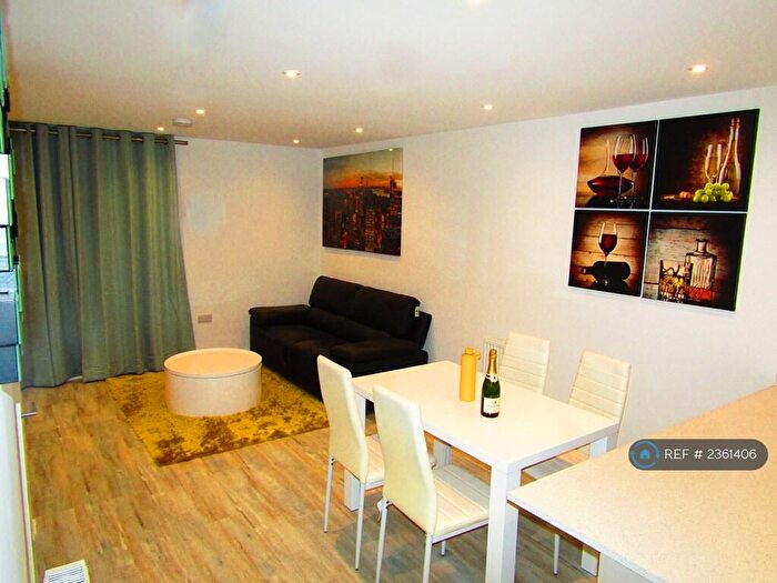 2 Bedroom End Of Terrace House To Rent In Furlong Way, Salford, M6