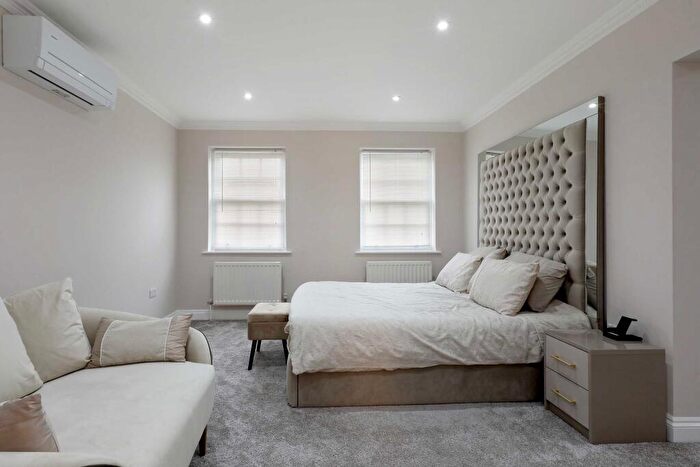 6 Bedroom Detached House For Sale In Templewood Lane, Farnham Common, SL2